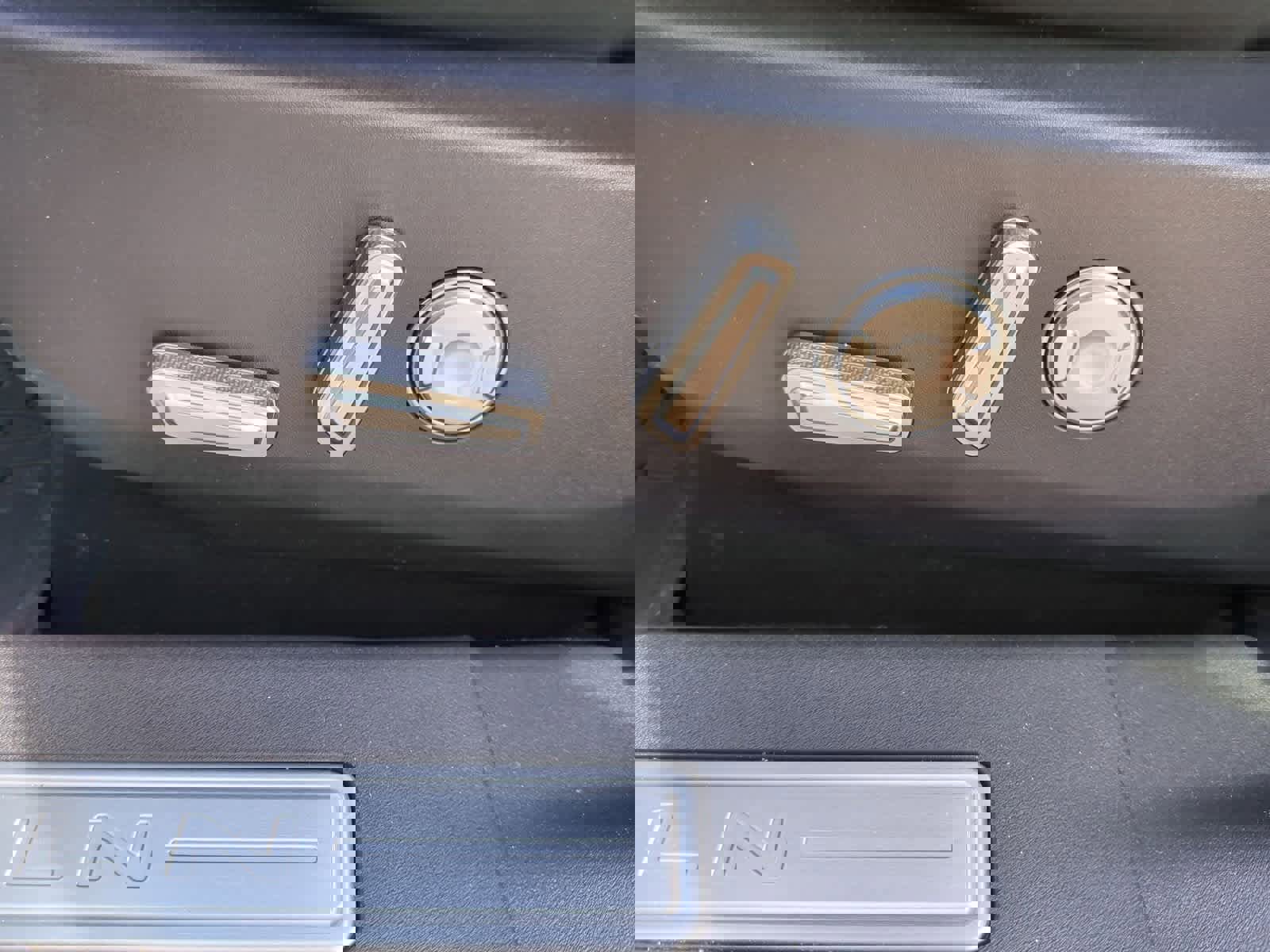 Used 2024 Lincoln Nautilus Reserve w/ Equipment Group 202A image 17