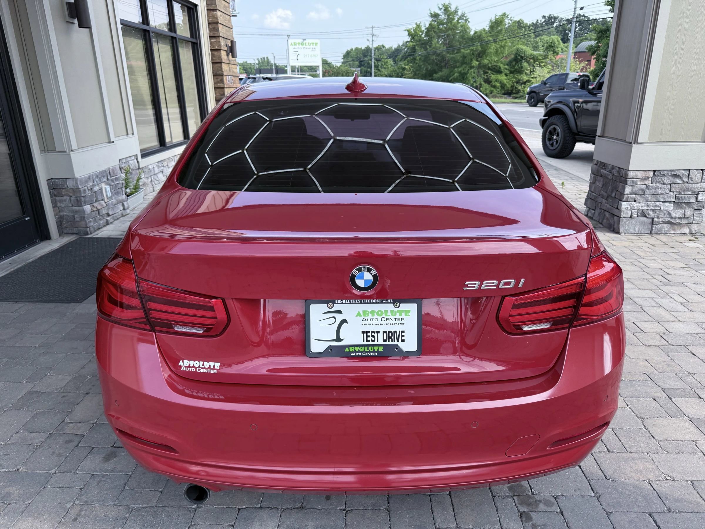 Used 2017 BMW 320i Sedan image 4