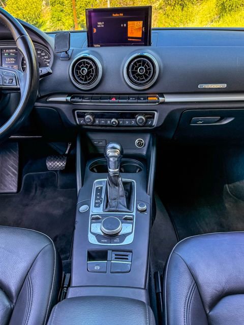 Used 2017 Audi A3 e-tron Premium image 32