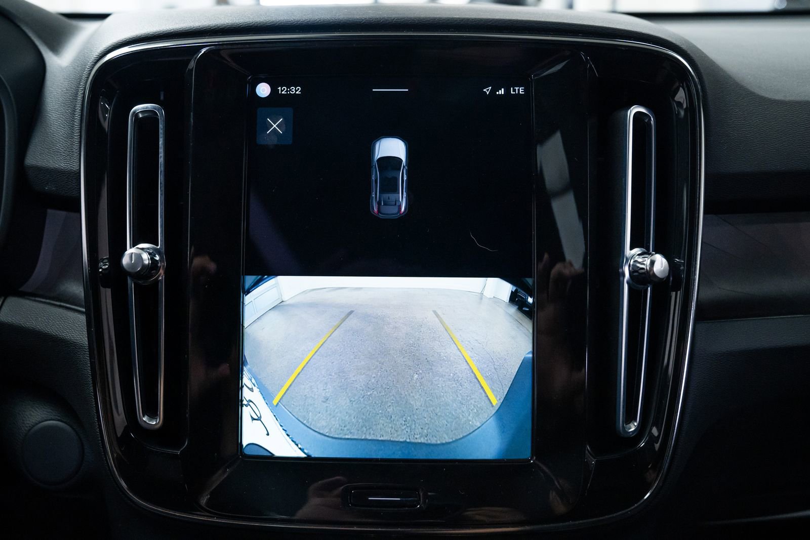 Used 2023 Volvo C40 P8 Recharge Ultimate image 12