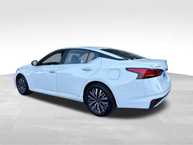 Used 2025 Nissan Altima 2.5 SV FWD image 3