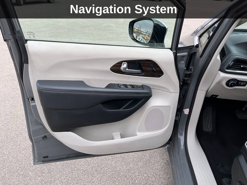 Used 2023 Chrysler Pacifica Limited image 10