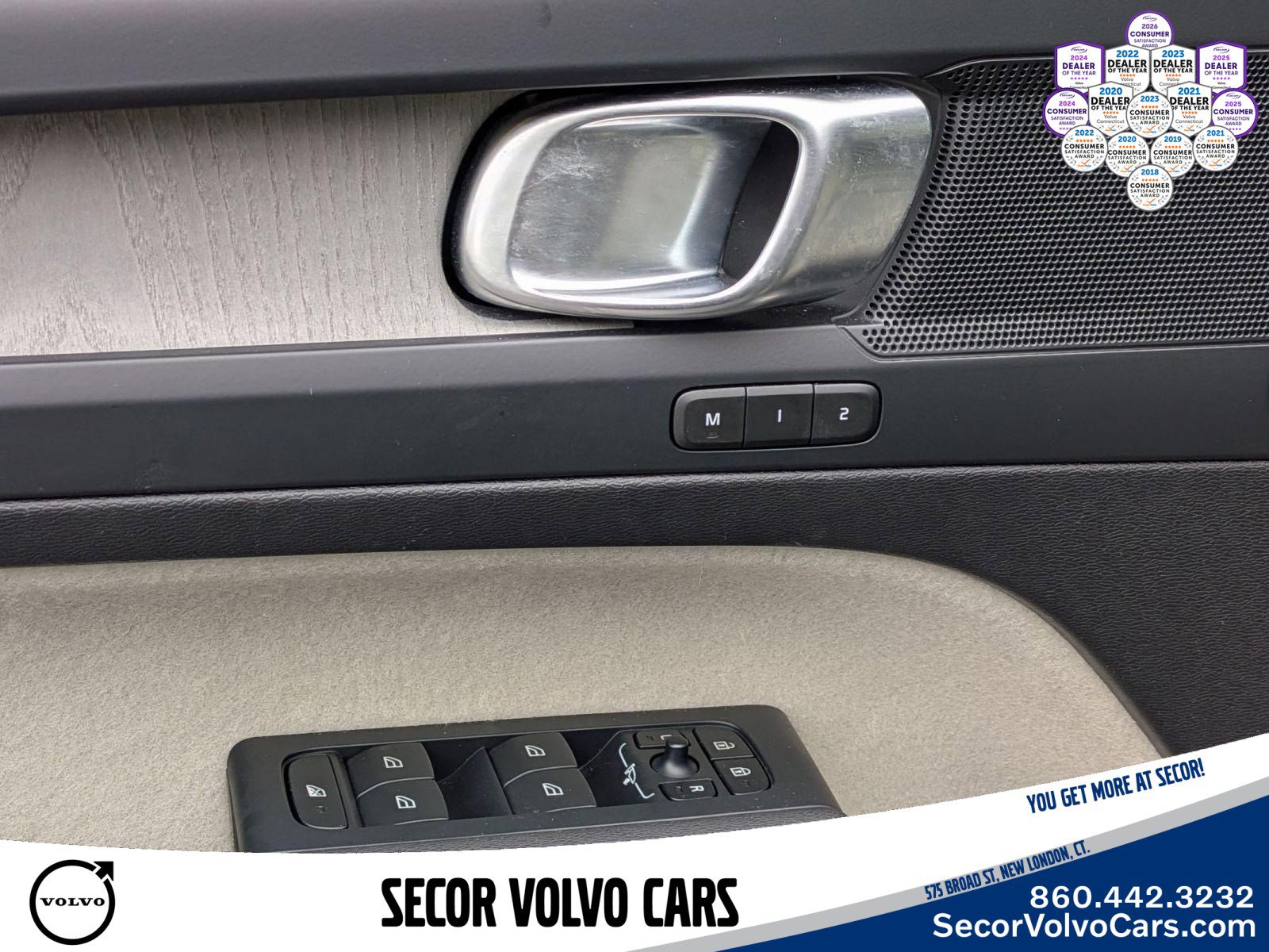 Certified 2023 Volvo XC40 B5 Plus w/ Driver Assist Package AWD/4WD image 12