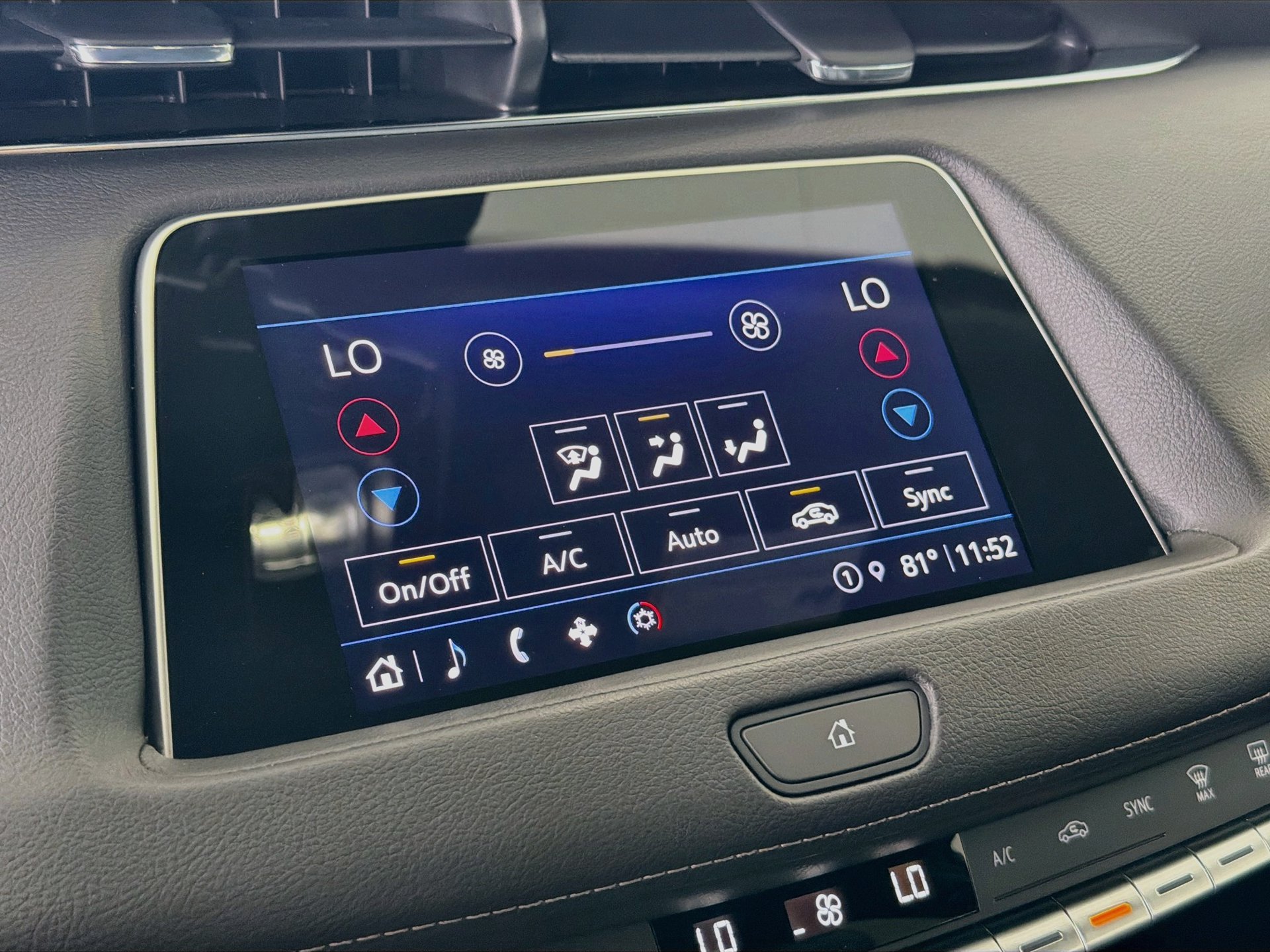 Certified 2022 Cadillac XT4 Premium Luxury w/ Enhanced Visibility Package FWD image 33