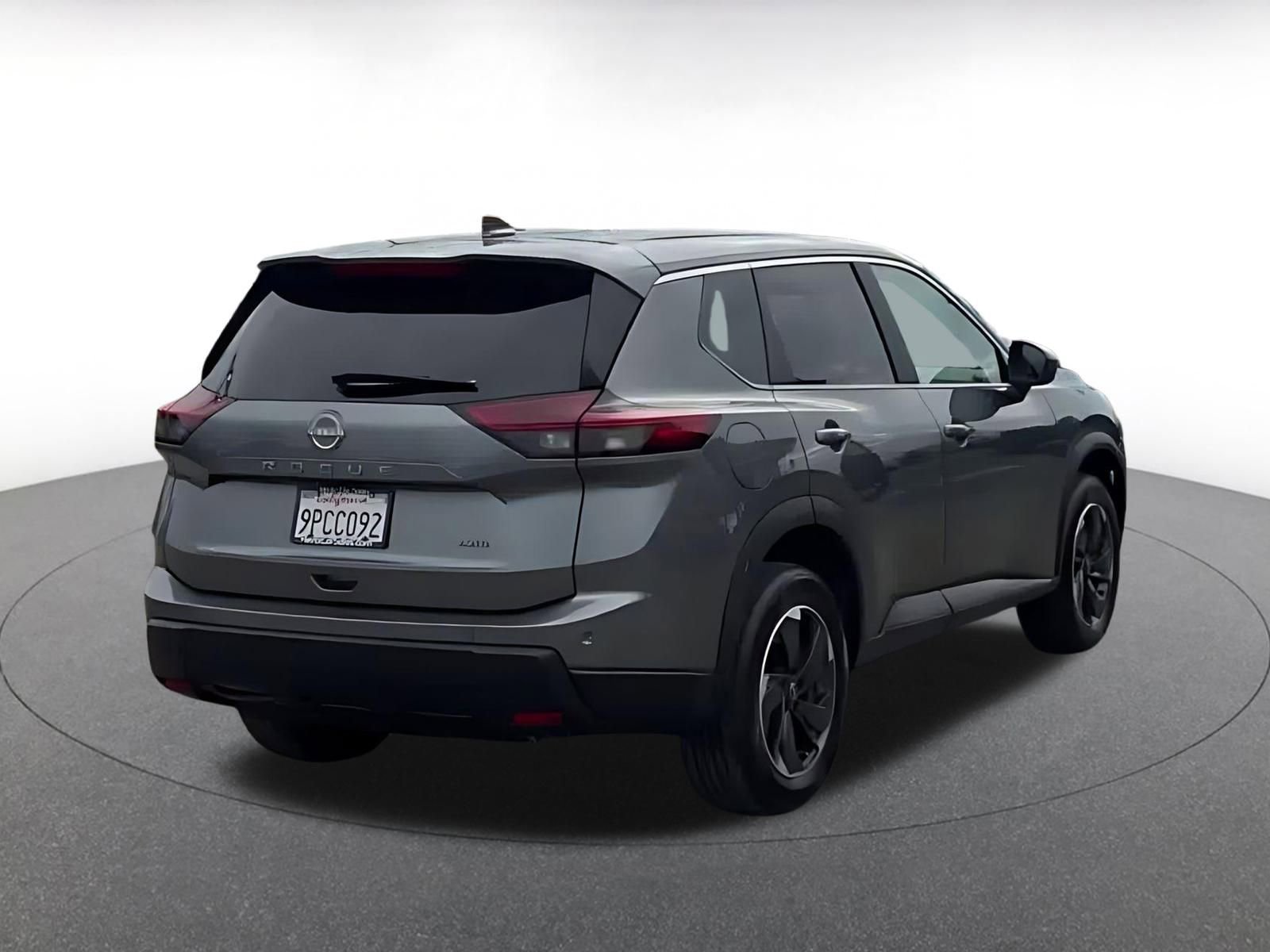 Used 2025 Nissan Rogue SV image 14