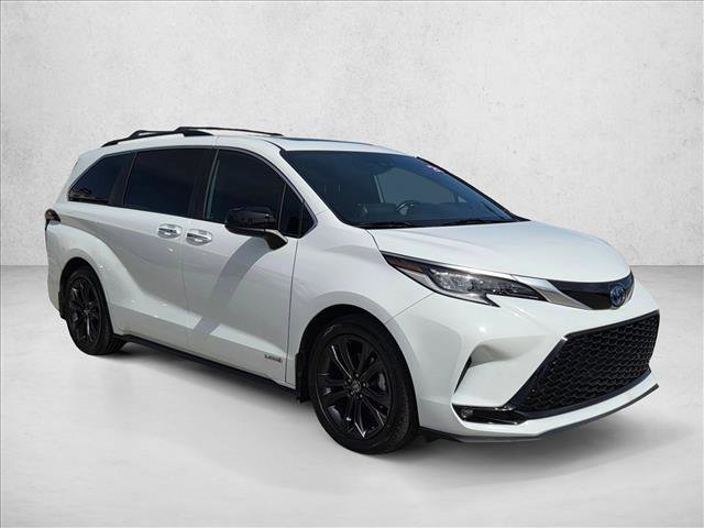 Used 2021 Toyota Sienna XSE w/ XSE Plus Package FWD image 3
