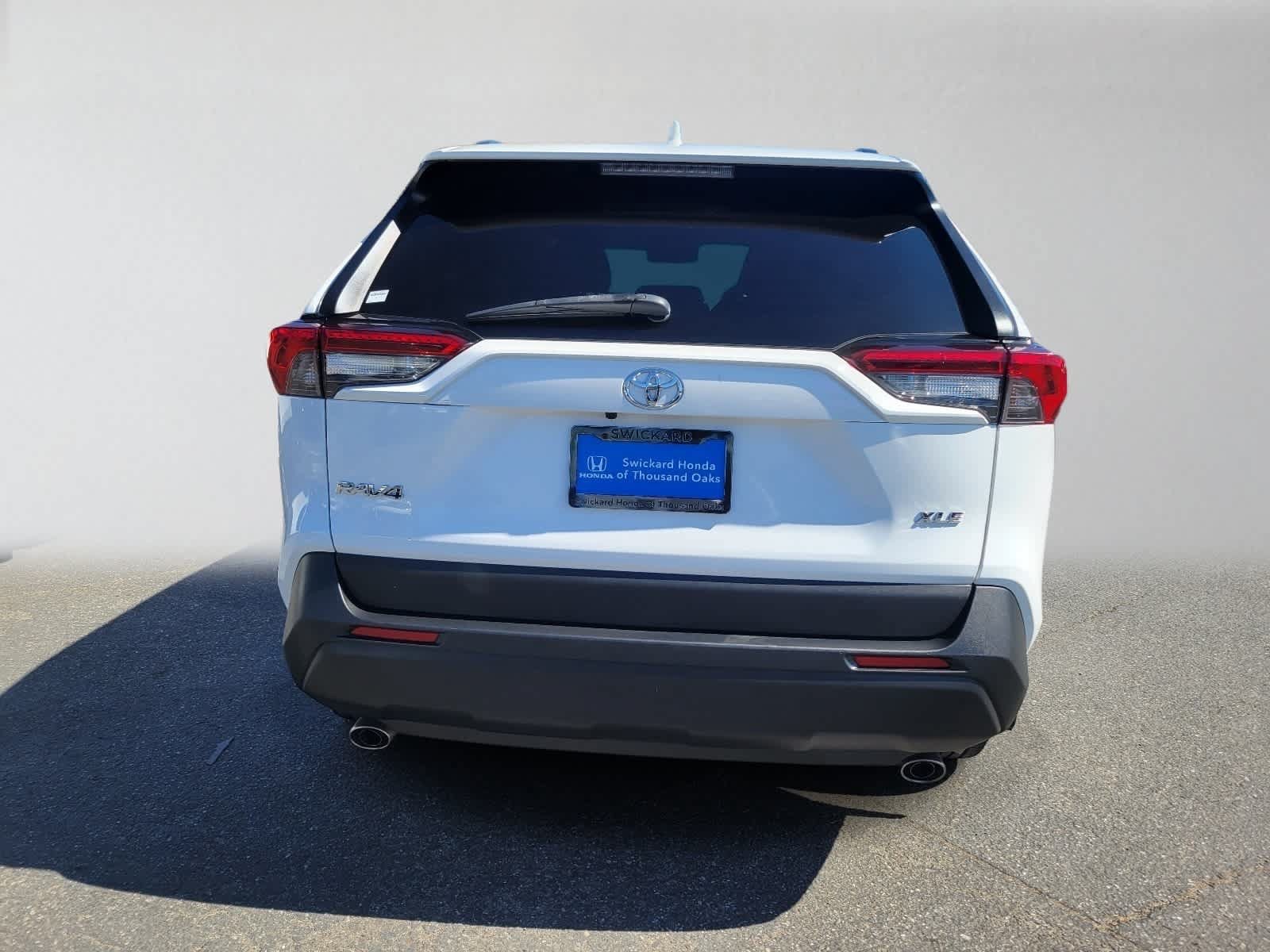Used 2021 Toyota RAV4 XLE w/ Carpet Mat Package (TMS) FWD image 3