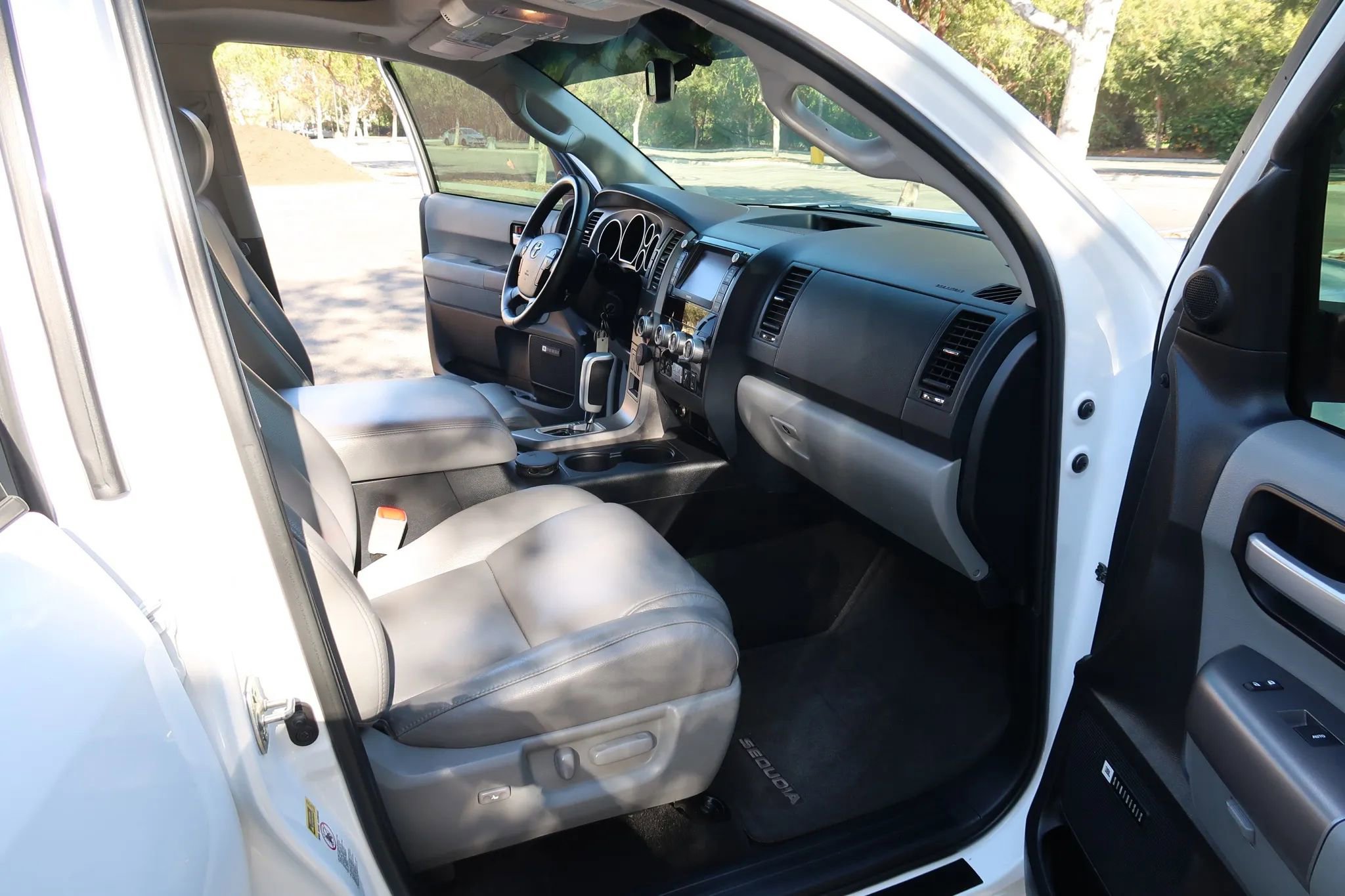 Used 2013 Toyota Sequoia Limited image 24