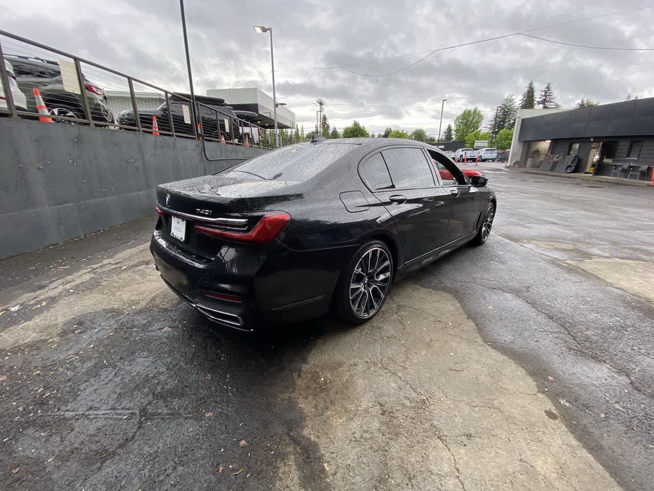Used 2020 BMW 740i w/ M Sport Package RWD image 6