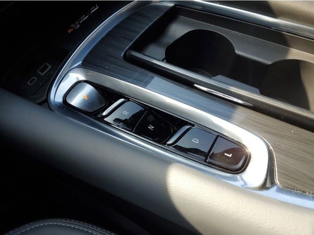 Used 2024 Buick Enclave Essence w/ Sport Touring Edition FWD image 37