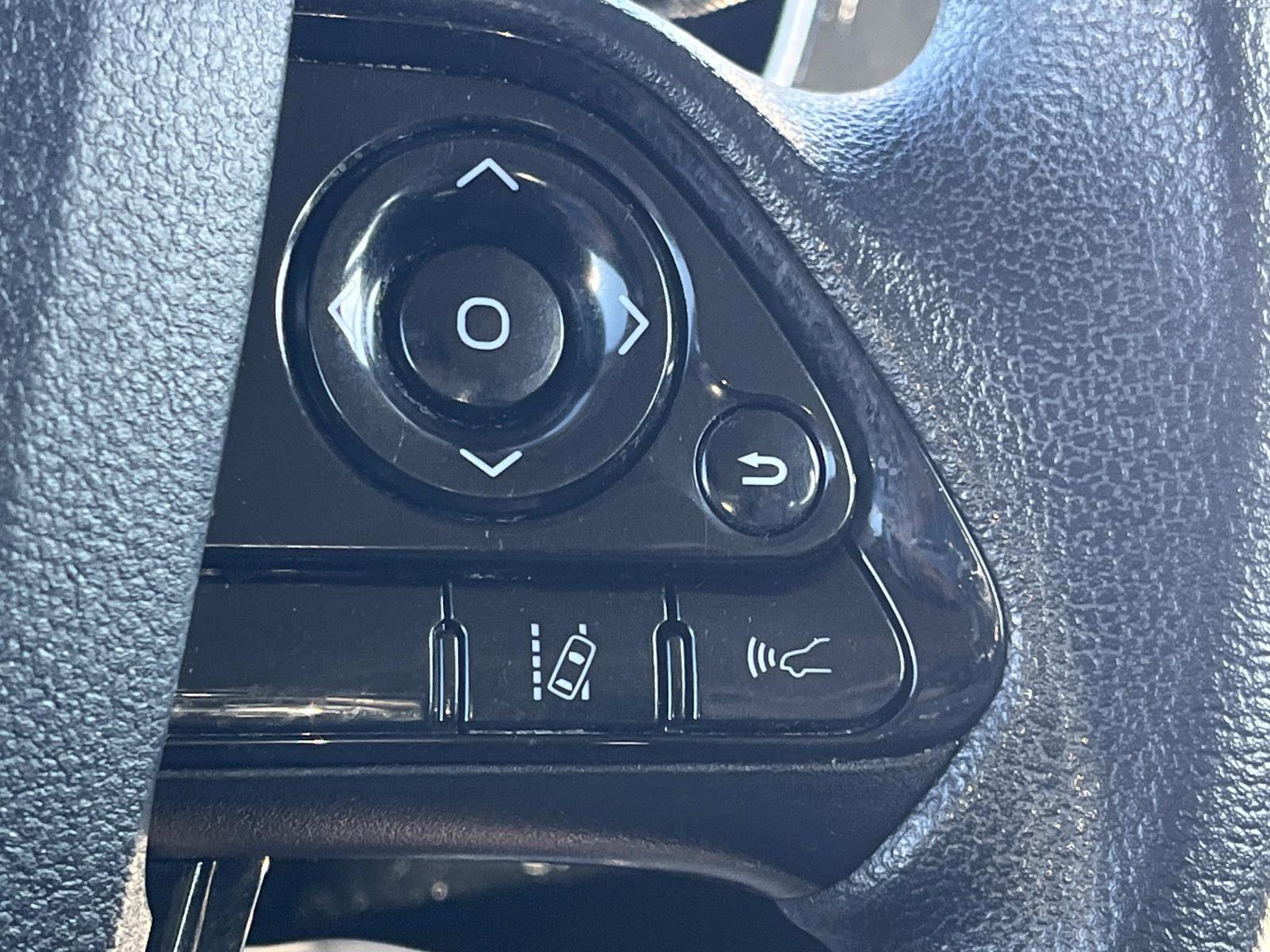 Used 2022 Toyota Prius L Eco image 33