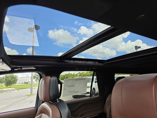 New 2027 Lincoln Navigator L Reserve RWD image 9