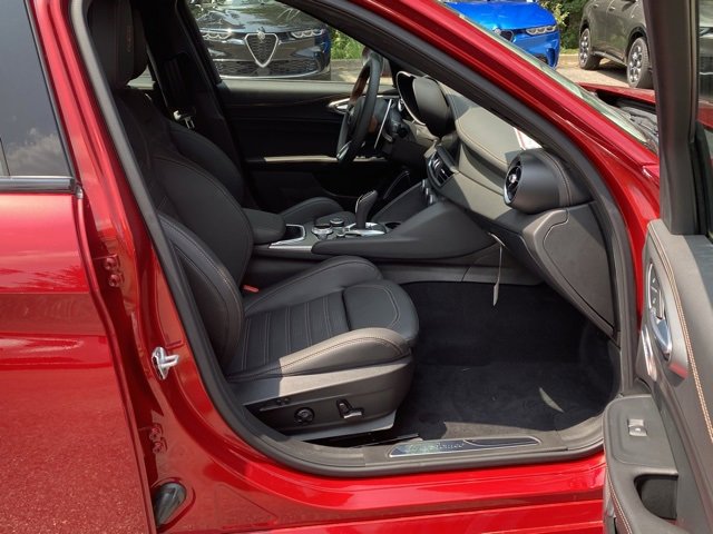 New 2025 Alfa Romeo Giulia AWD w/ Driving Assist Package image 38