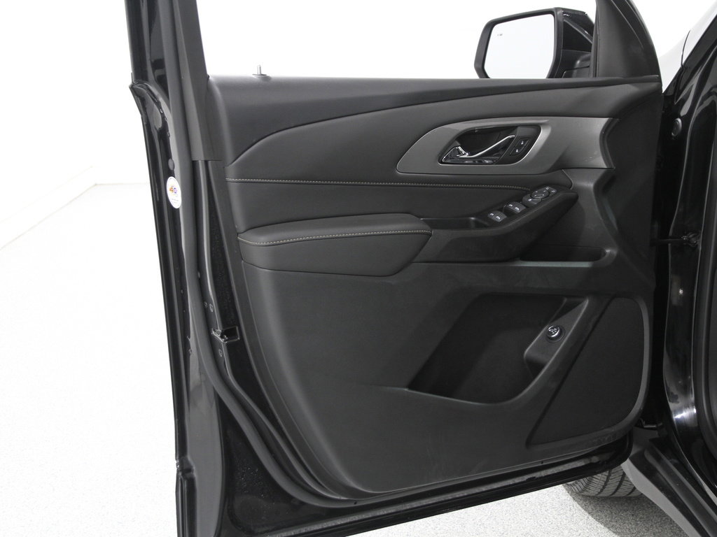 Used 2023 Chevrolet Traverse LT image 4