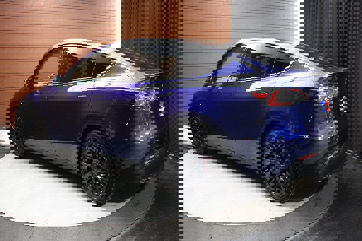 Used 2024 Tesla Model Y Performance image 9