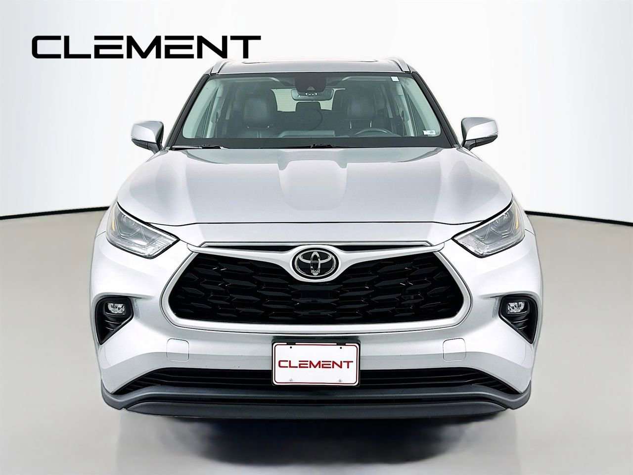 Used 2022 Toyota Highlander XLE AWD/4WD image 3