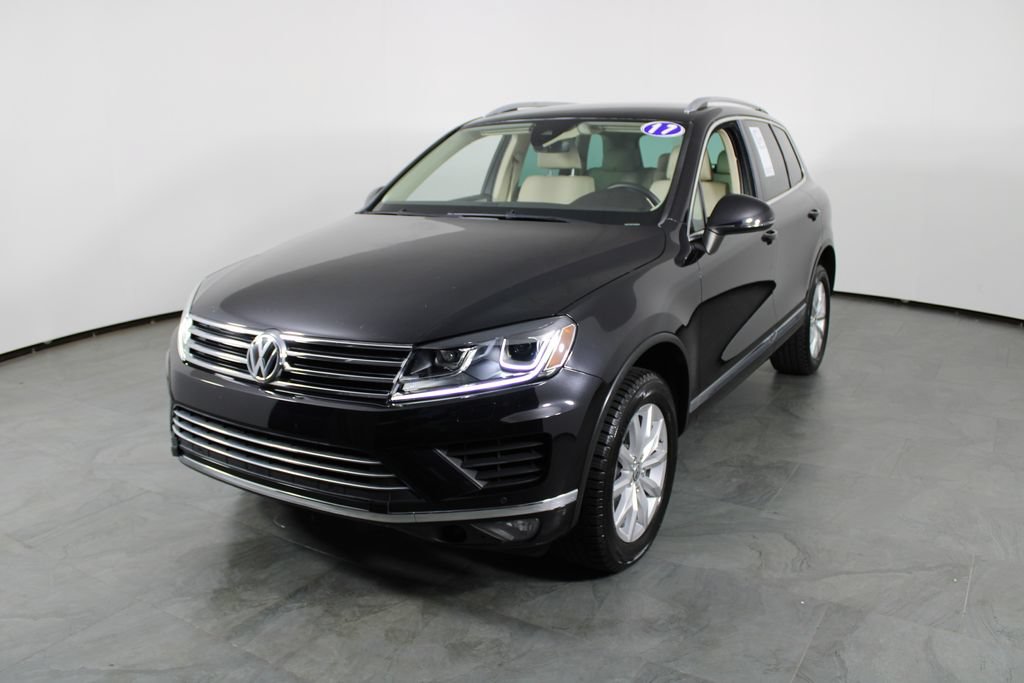 Used 2017 Volkswagen Touareg Sport AWD/4WD image 2