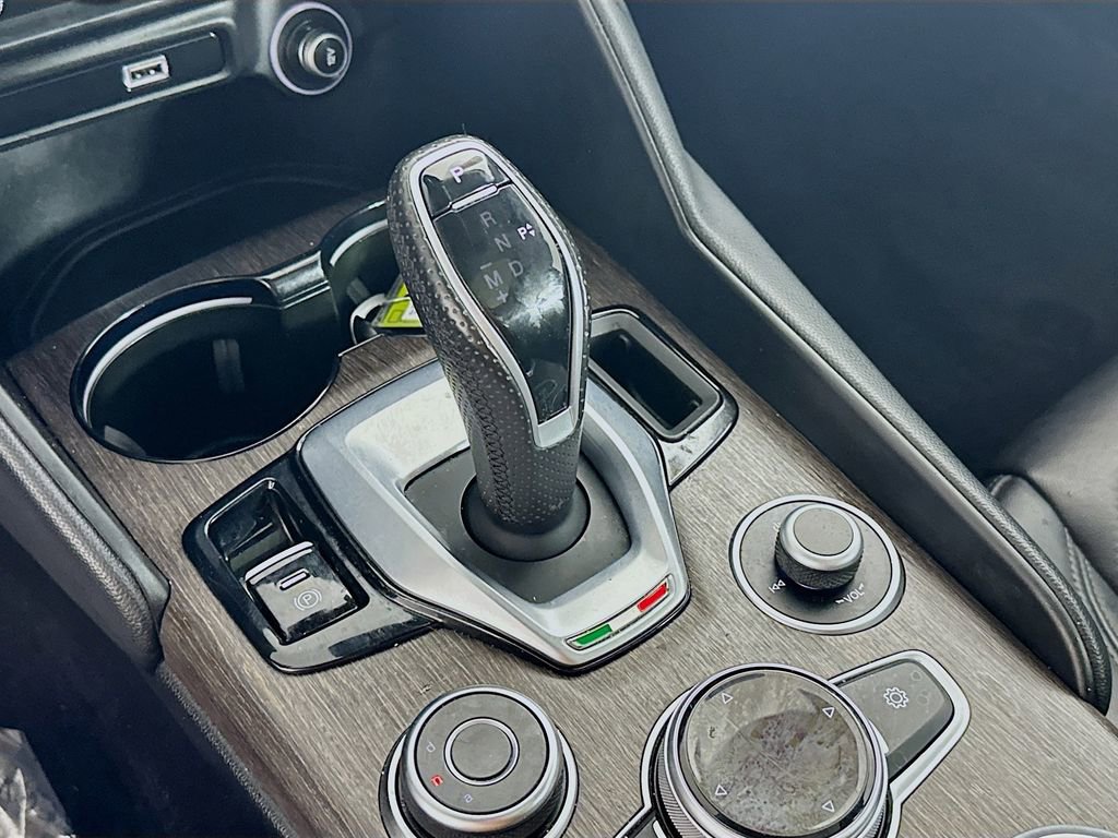 Used 2020 Alfa Romeo Giulia Ti w/ Active Blind Spot Package image 22