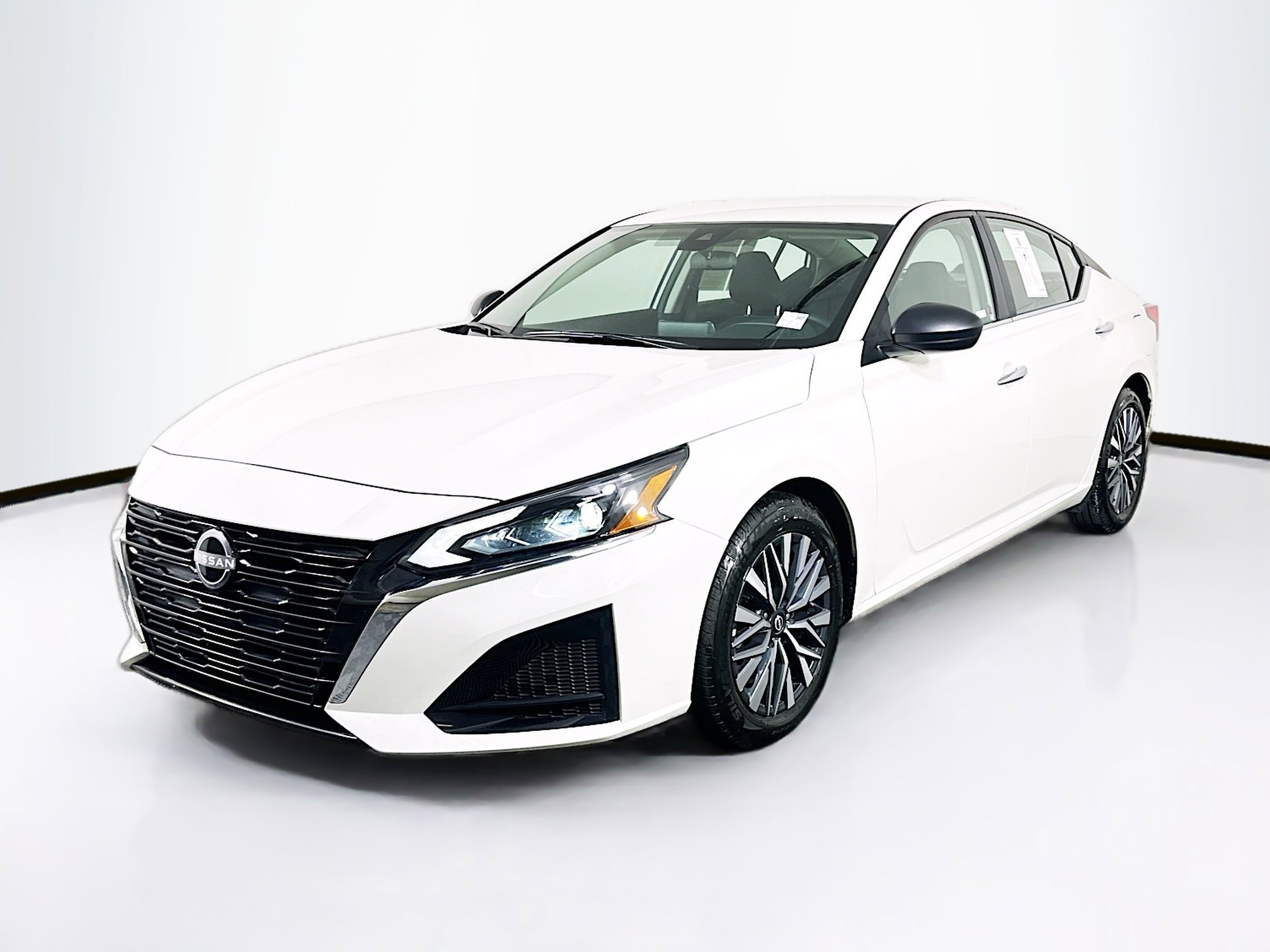 Used 2025 Nissan Altima 2.5 SV image 3