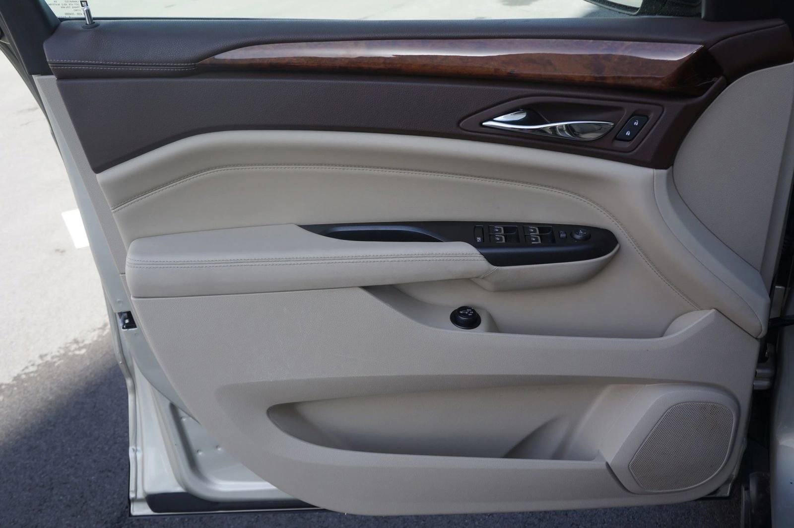 Used 2016 Cadillac SRX Luxury w/ Driver Awareness Package image 25