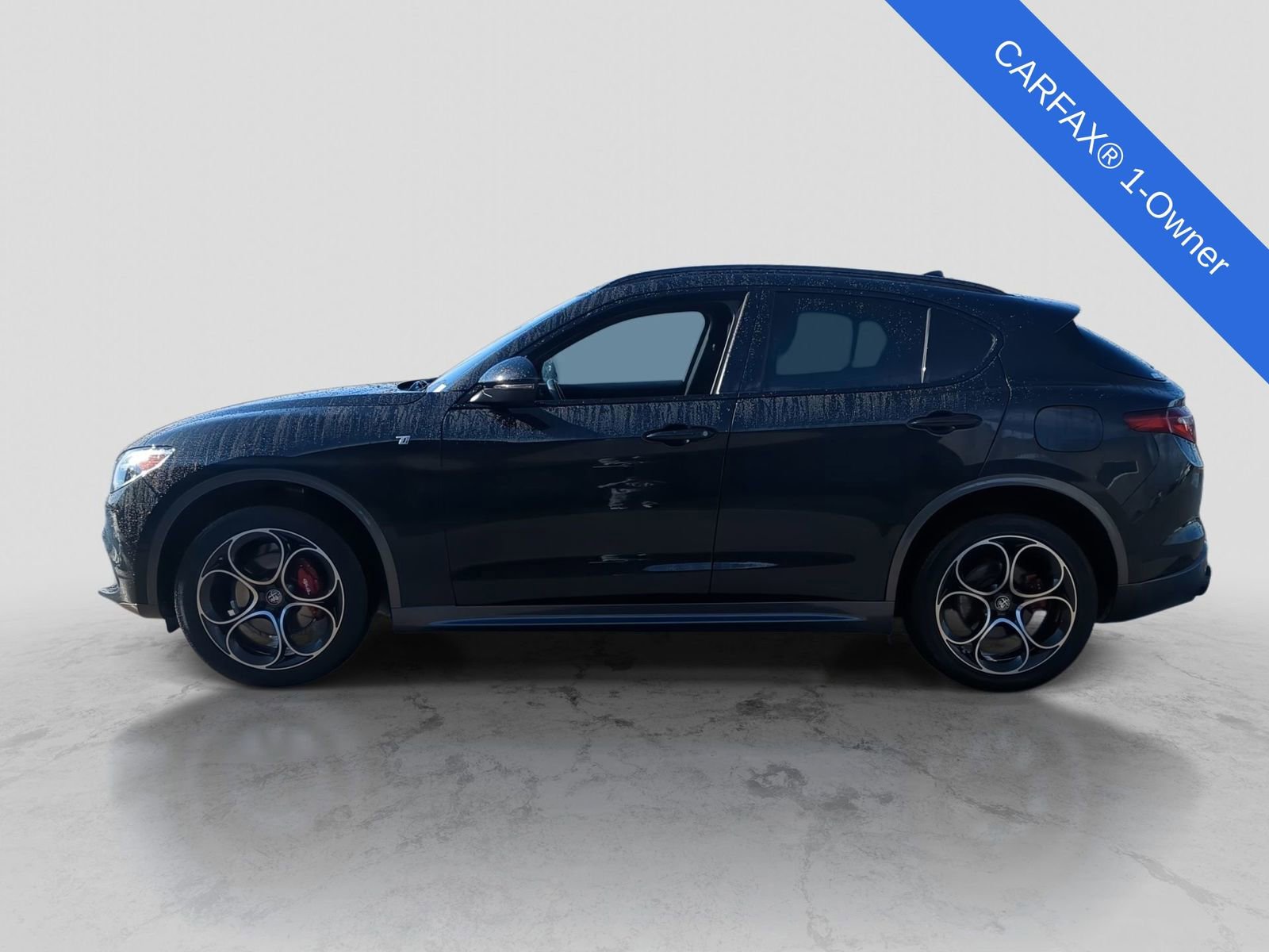 Used 2023 Alfa Romeo Stelvio Ti image 3