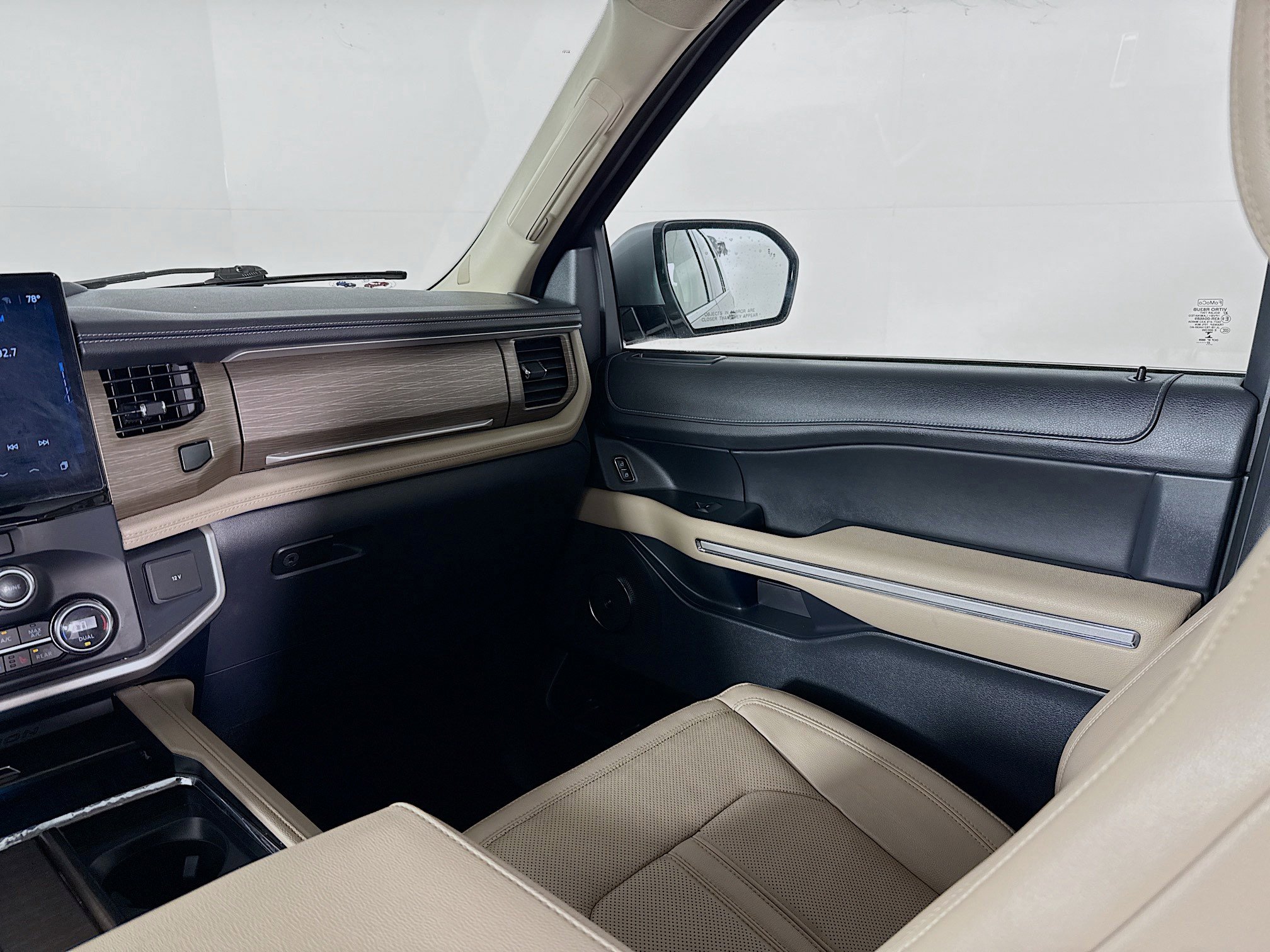 Used 2022 Ford Expedition Limited image 29