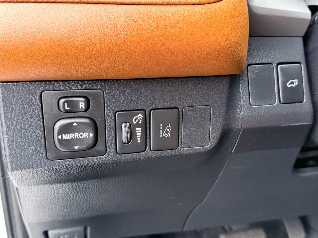 Used 2018 Toyota RAV4 Limited image 13