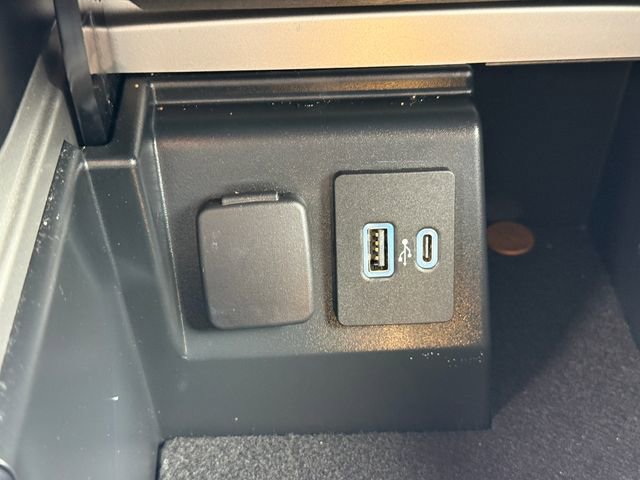 Used 2021 Ford Explorer XLT w/ Equipment Group 202A image 13