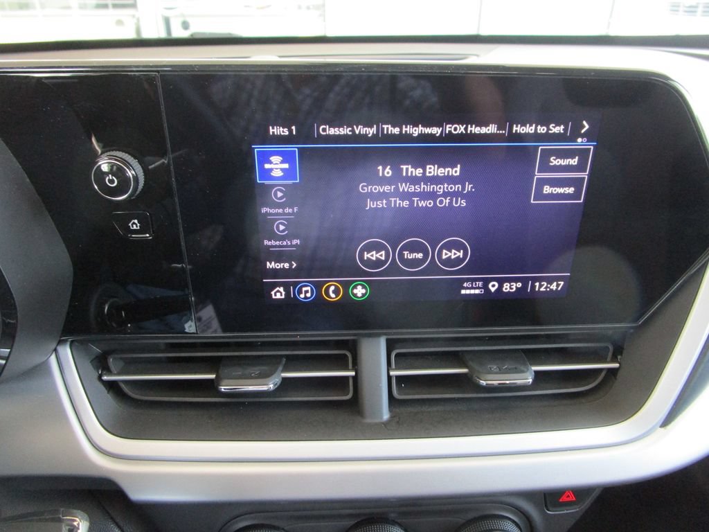 Used 2024 Chevrolet Trax RS FWD image 29