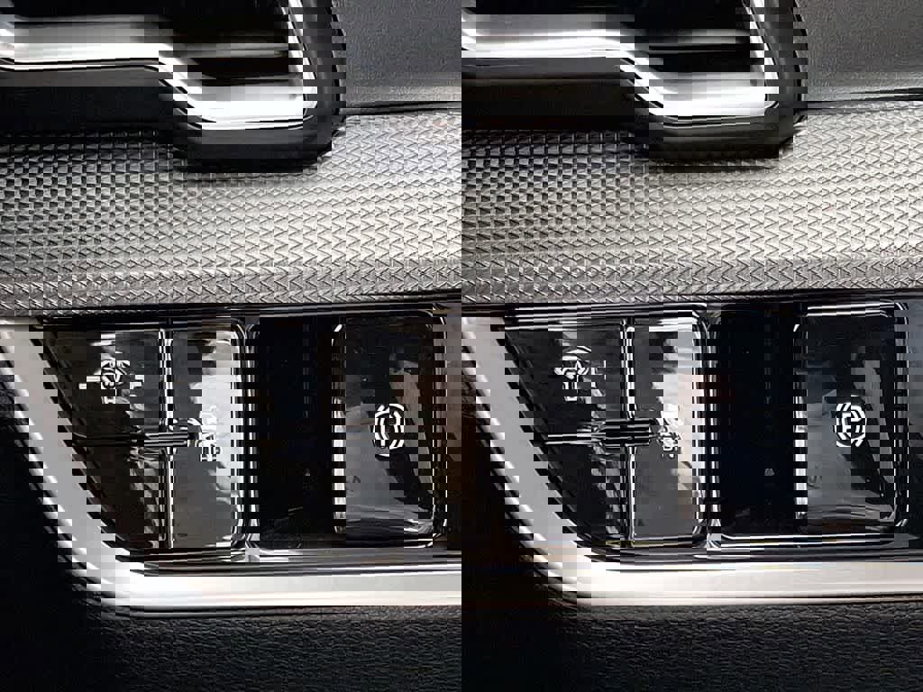 Used 2025 Kia Sportage LX image 22