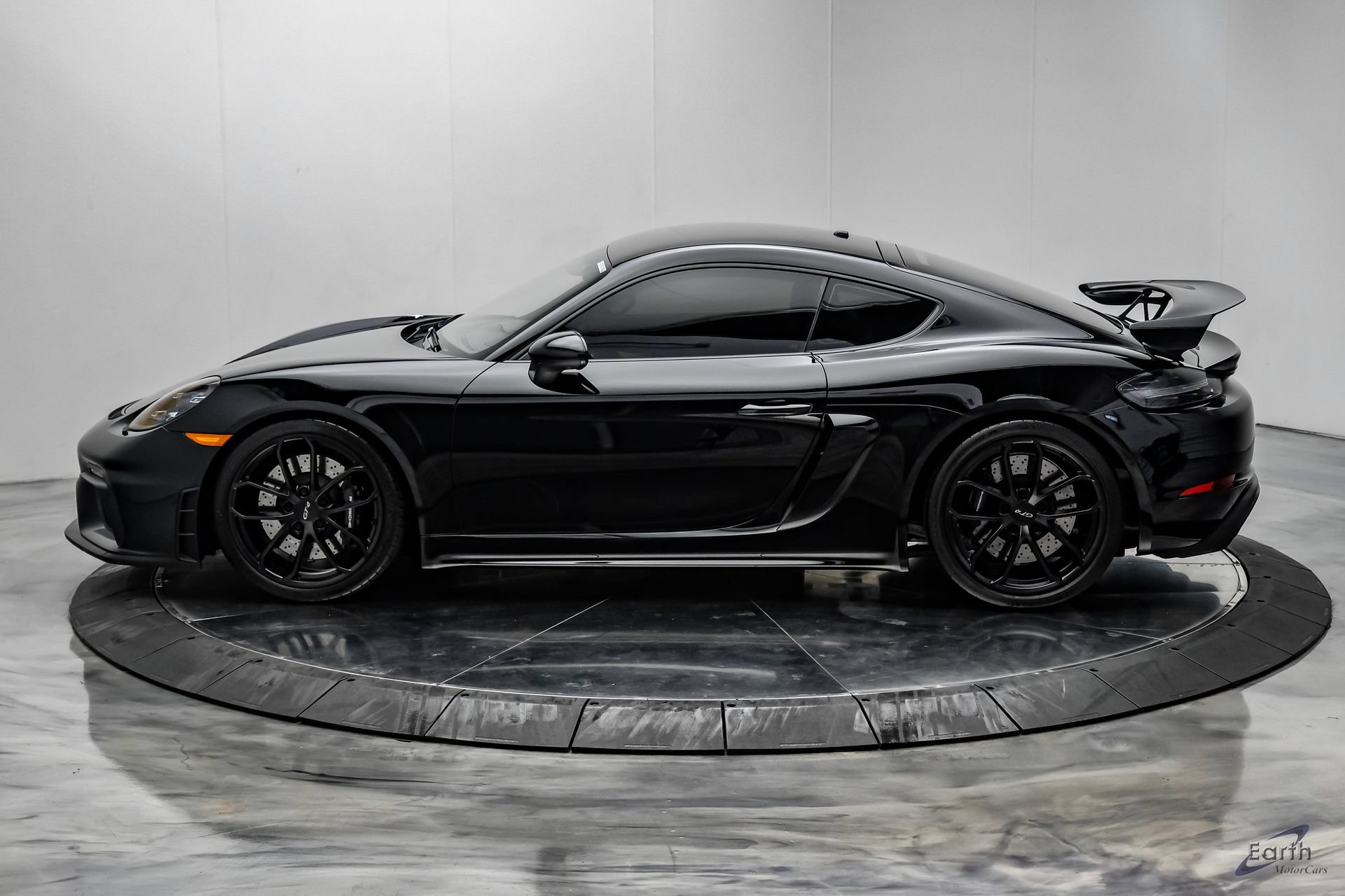 Used 2021 Porsche 718 Cayman GT4 RWD image 8