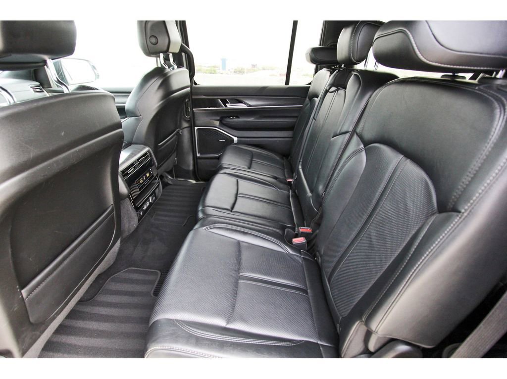 Used 2024 Jeep Wagoneer L Series II image 7