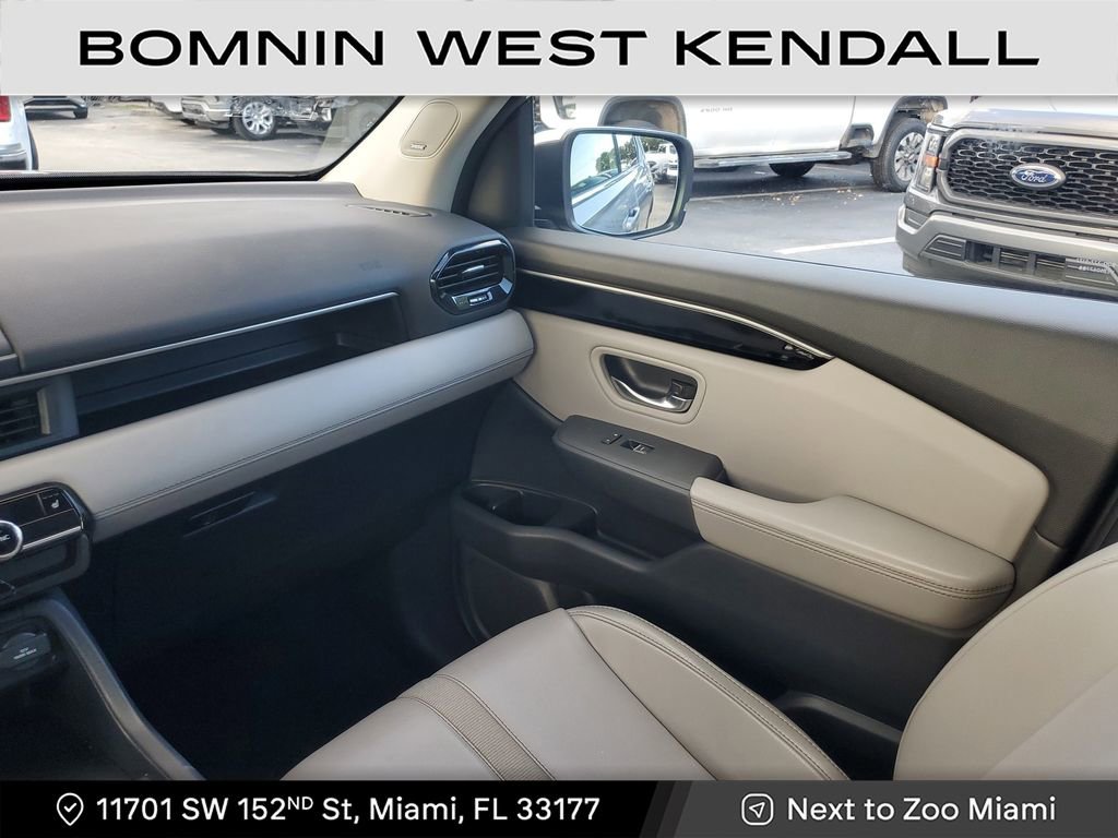 Used 2023 Honda Pilot Touring image 16