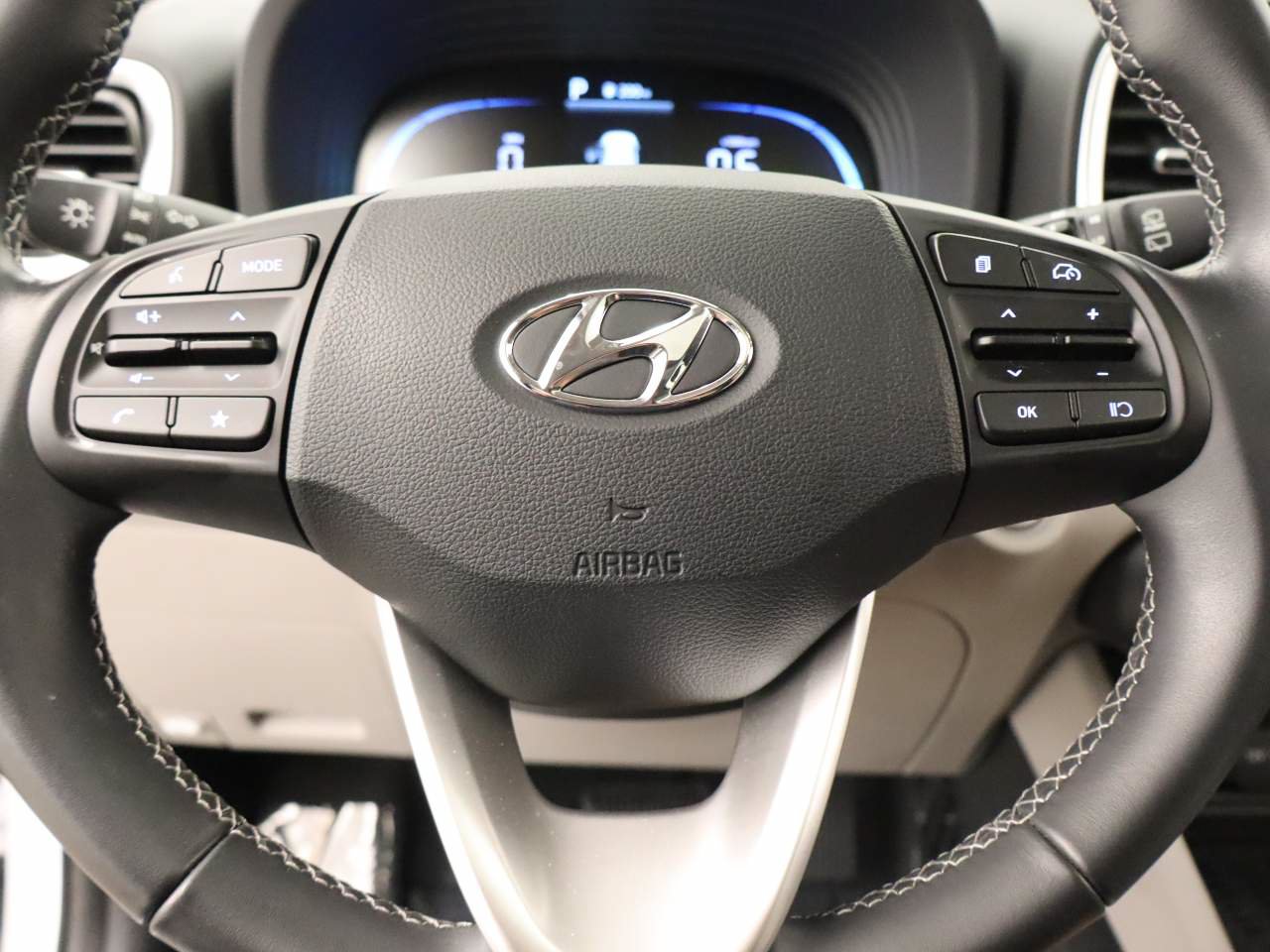 Used 2026 Hyundai Venue SEL FWD image 13