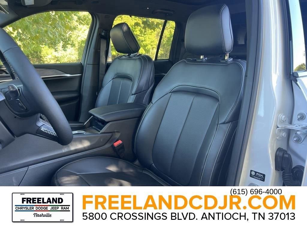 New 2025 Jeep Grand Cherokee Limited w/ Luxury Tech Group II AWD/4WD image 18