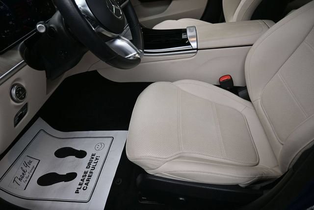 Used 2025 Mercedes-Benz C 300 Sedan image 43