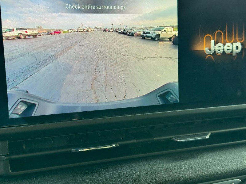 Used 2024 Jeep Gladiator Sport image 21