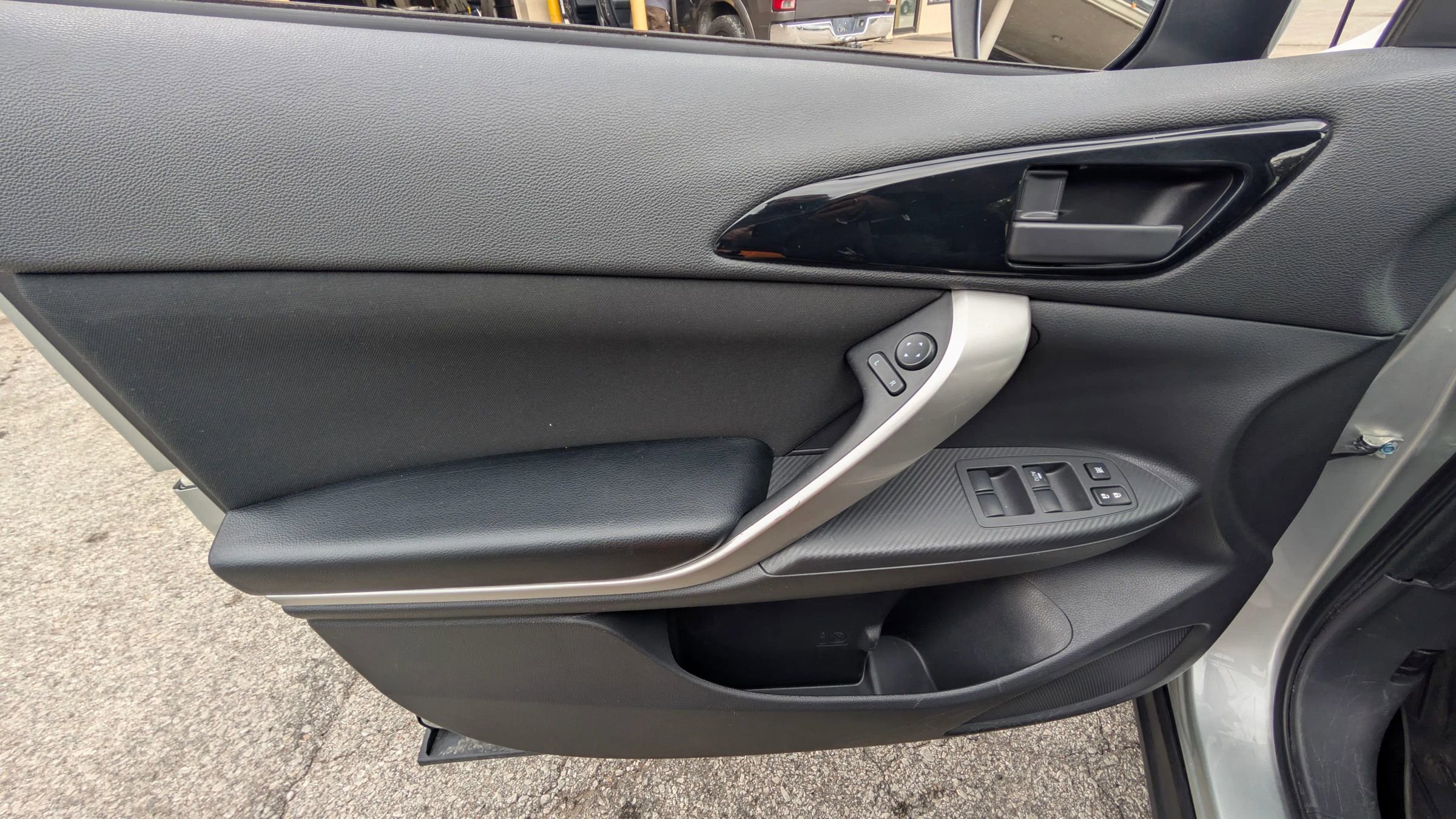 Used 2020 Mitsubishi Eclipse Cross ES FWD image 12