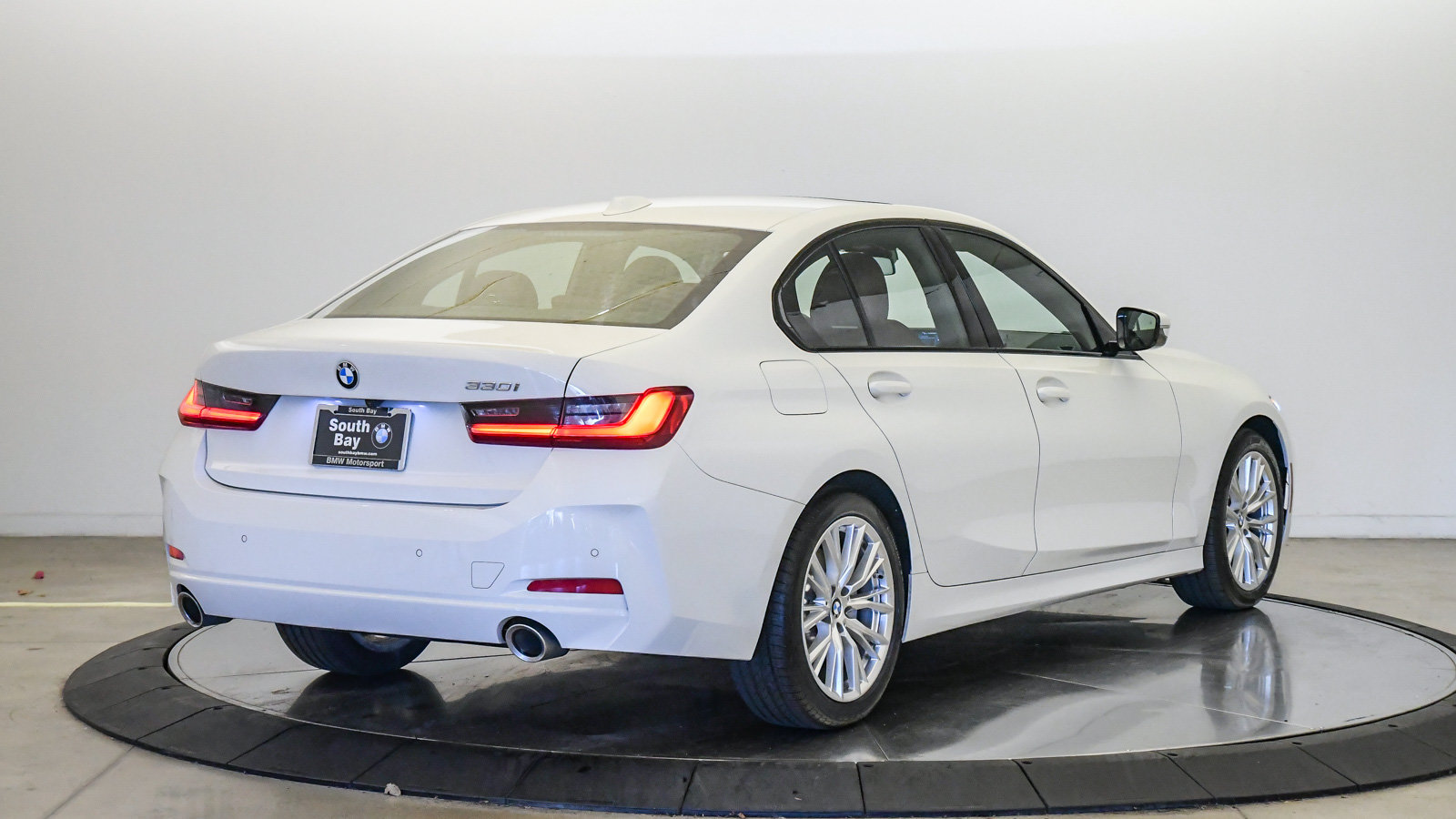 Certified 2023 BMW 330i Sedan w/ Premium Package RWD image 5