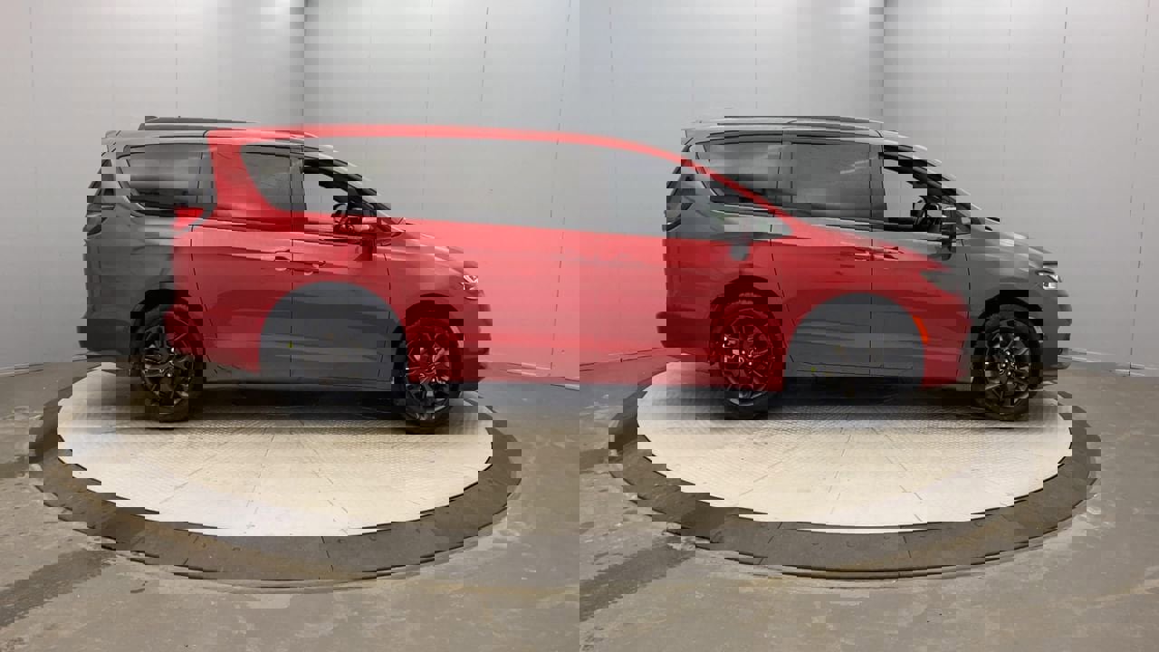 New 2026 Chrysler Pacifica Select w/ S Appearance Package image 6