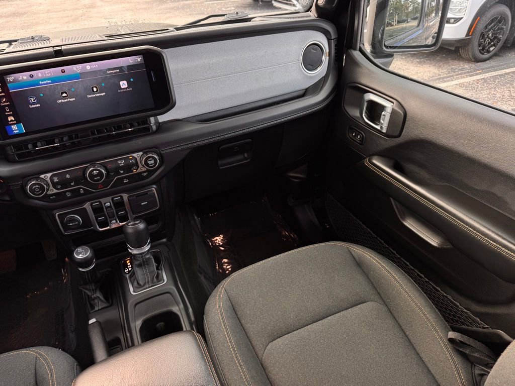 Used 2025 Jeep Wrangler Sahara image 30