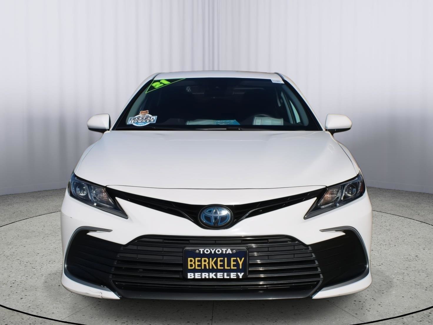 Used 2021 Toyota Camry LE image 3