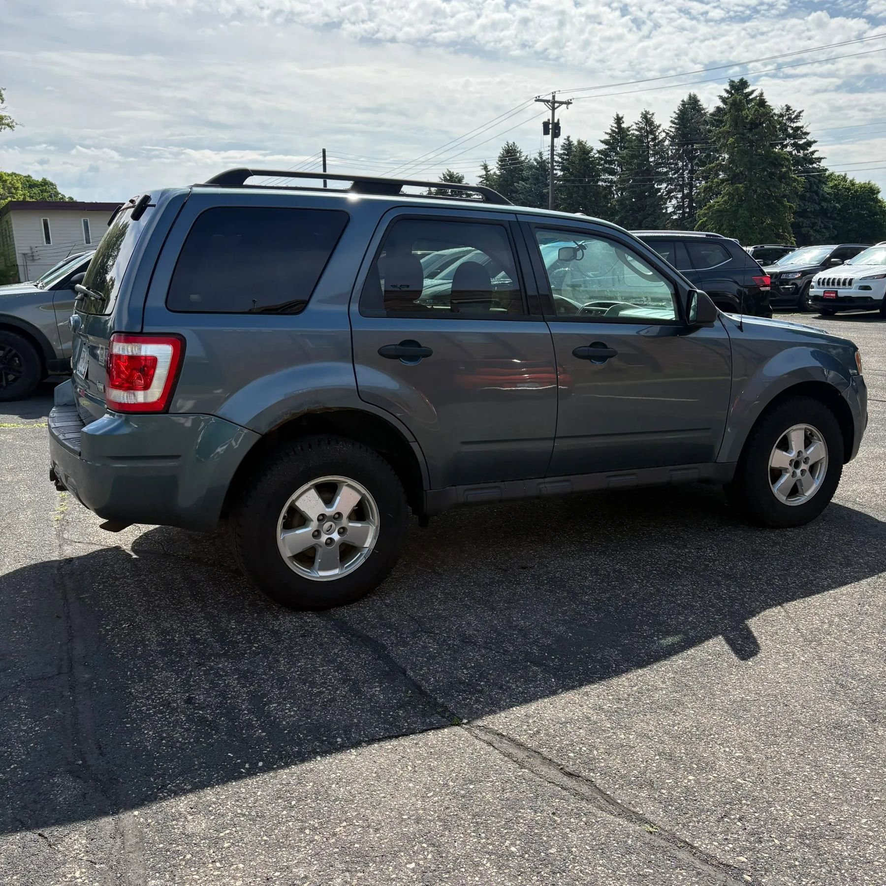 Used 2011 Ford Escape XLT w/ Class II Trailer Tow Pkg AWD/4WD image 32