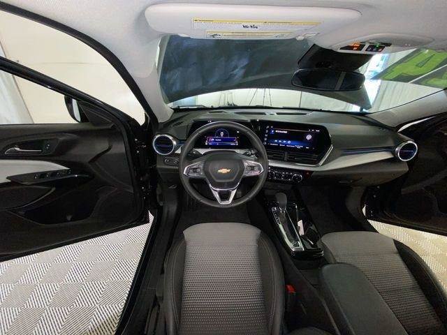 Used 2024 Chevrolet Trax LT w/ Driver Confidence Package FWD image 38