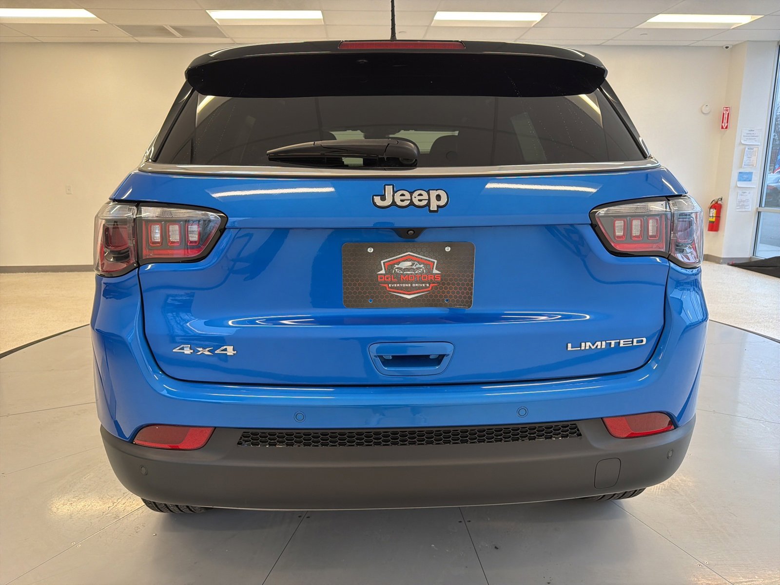 Used 2024 Jeep Compass Limited image 6