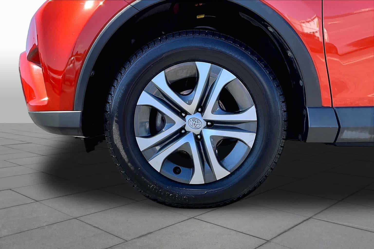 Used 2016 Toyota RAV4 LE AWD/4WD image 11