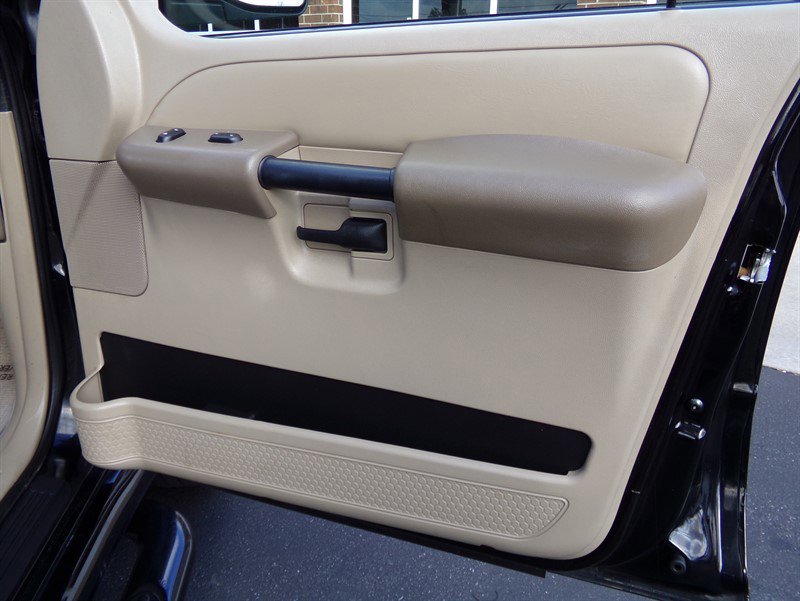 Used 2004 Ford Explorer Sport Trac XLT 4WD image 70