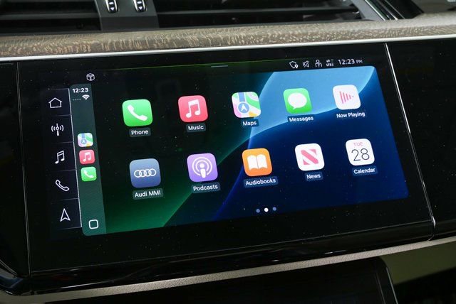Certified 2023 Audi e-tron Premium Plus w/ Premium Plus Package AWD/4WD image 17