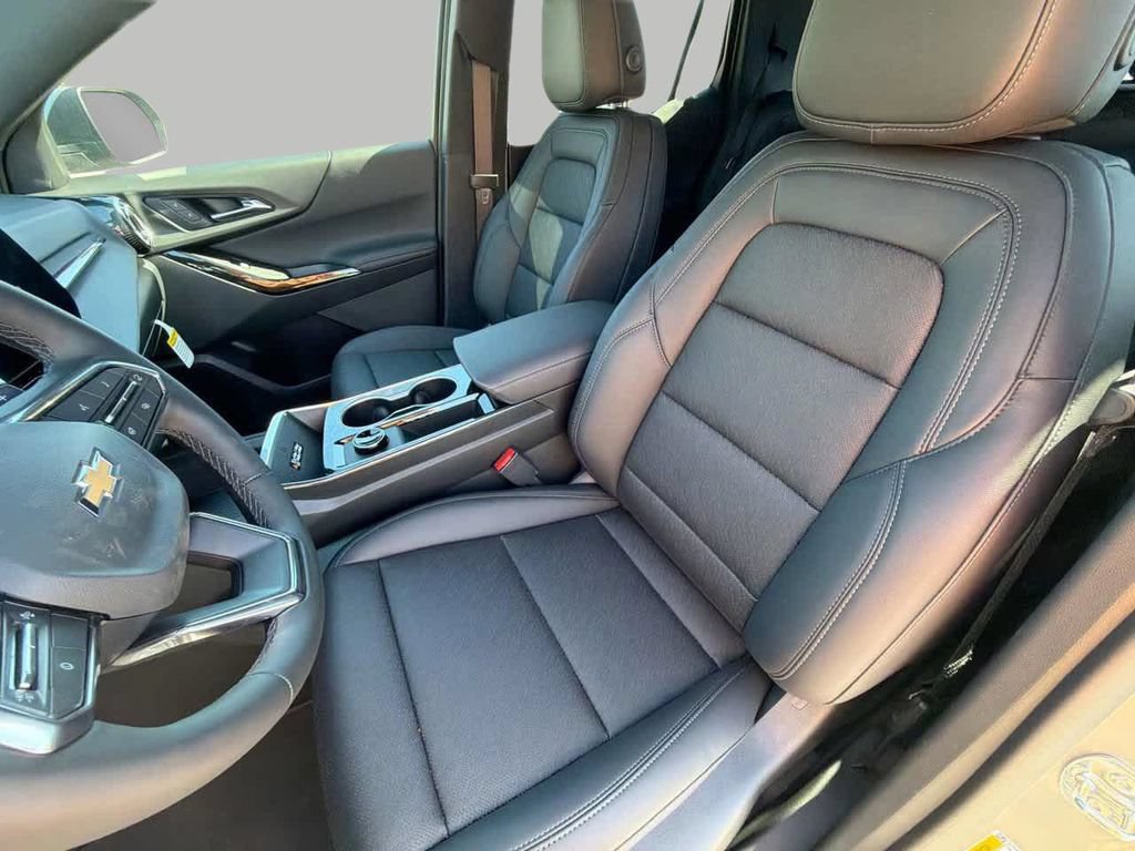New 2026 Chevrolet Equinox LT w/ Convenience Package II FWD image 17