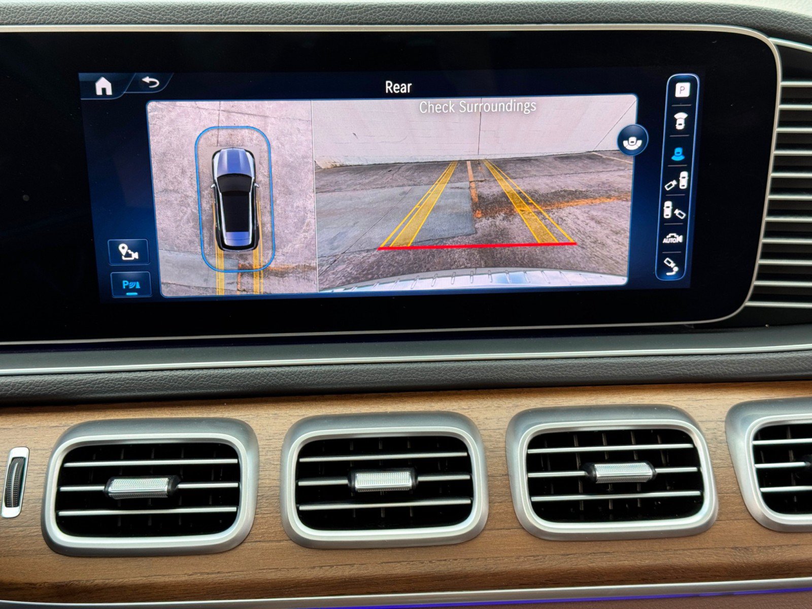Used 2024 Mercedes-Benz GLE 580 4MATIC w/ 3rd Row Seat Package image 37